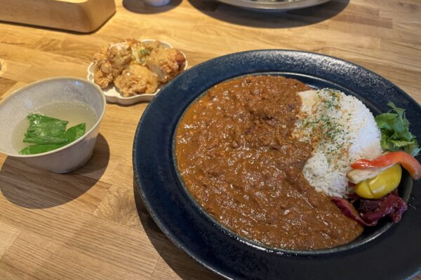 I ate curry and fried chicken for lunch at PARK STAND TOKYO Kiyosumi Shirakawa.