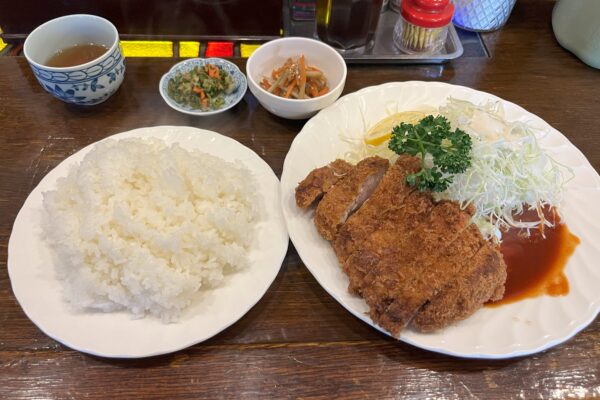 I had lunch at a Monzennakacho tonkatsu Katei.