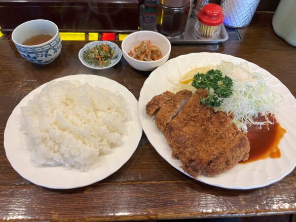 I had lunch at a Monzennakacho tonkatsu Katei.