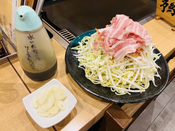 I ate avocado mentaiko cheese monja and garlic yakisoba at Tsukishima Monja Tomo.