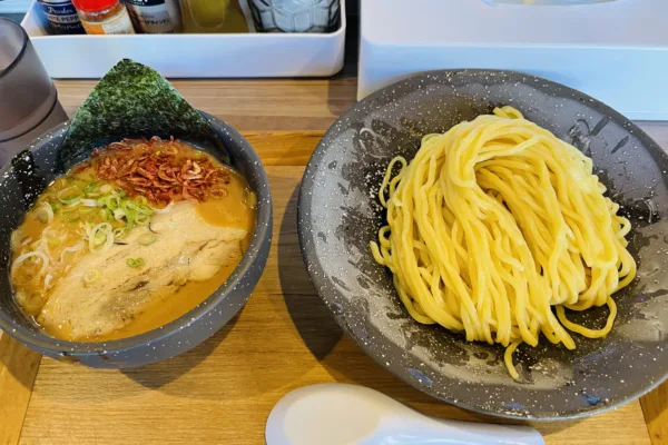 A must-see for ramen lovers! We enjoyed the rich “Shrimp Tsukemen” at Takeroku Kitchen in Kiyosumi Shirakawa.