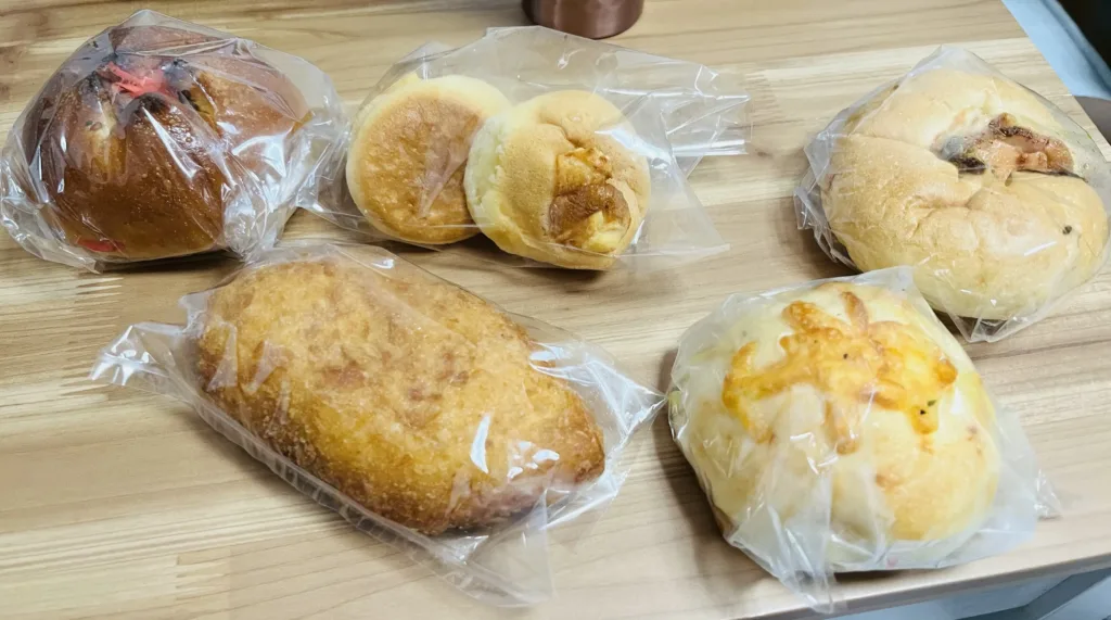 Five types of bread purchased from the Essenzeit mobile vendor