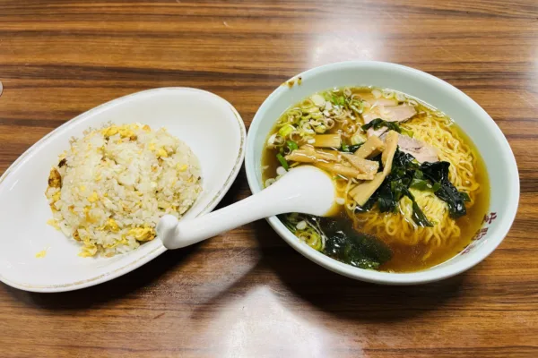 Visit Koto Ward’s local Chinese restaurant “Ikomanken Ogibashi Branch” | Traditional ramen and half-fried rice set