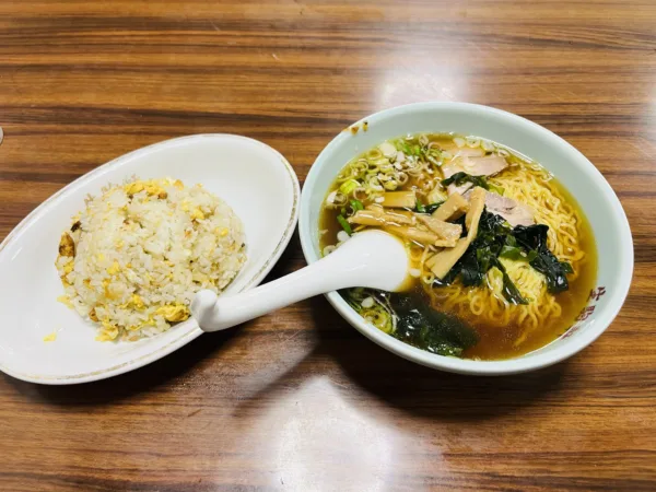 Visit Koto Ward’s local Chinese restaurant “Ikomanken Ogibashi Branch” | Traditional ramen and half-fried rice set