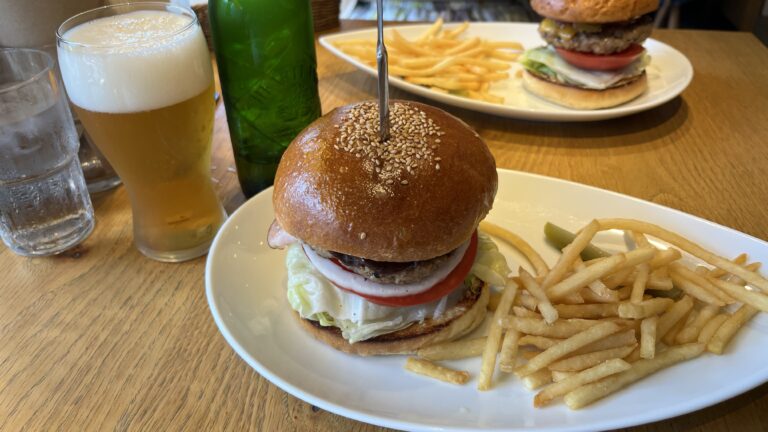 江東区深川にあるエアーズバーガーでハンバーガーとハートランドビールをいただいてきました